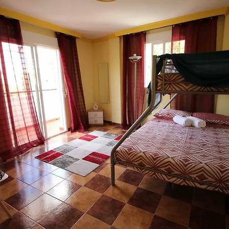 Vivienda Fitness Virgen Angustia בית אירוח גרנדה